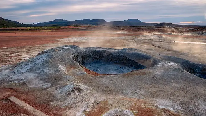 image_shows_steam_from_geothermal_energy_indicating_its_widespread_applications