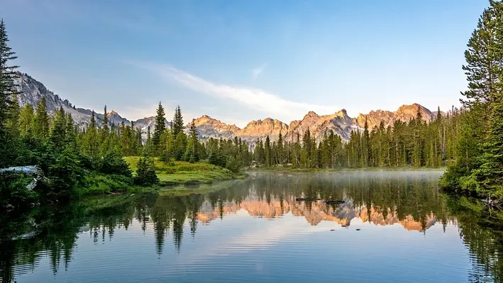 Image of a lake with mountains in the background in Idaho