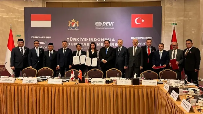 The signing of the JSA with representatives from PGE and Zorlu Enerji