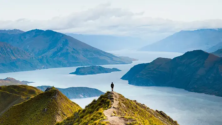 New_Zealand_man_on_hilltop_geoheat_report