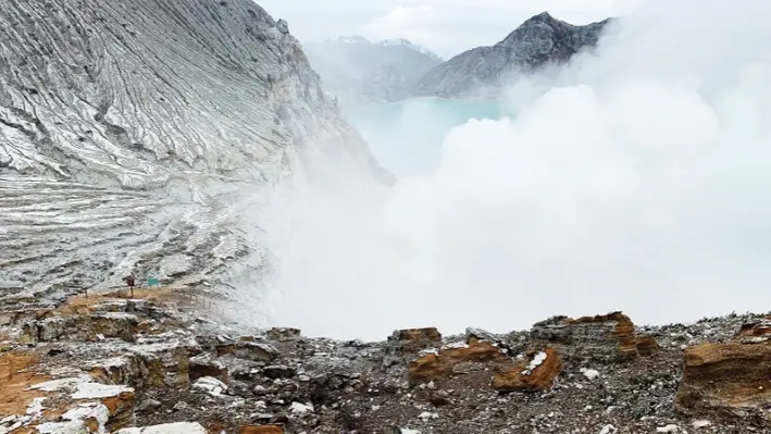 Hot springs against a rocky background 