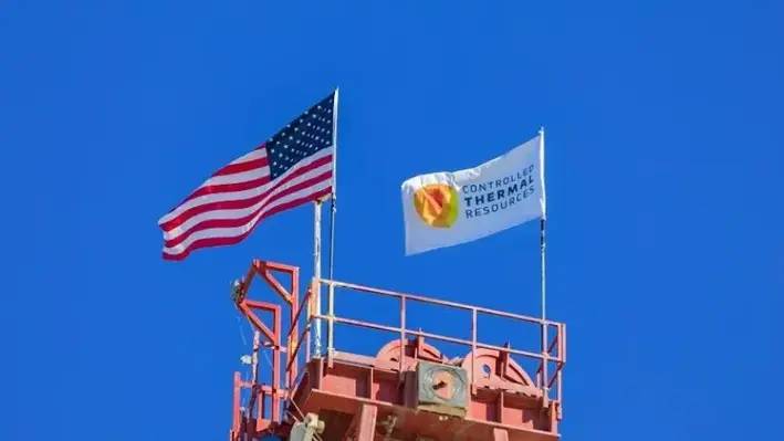 A USA flag next to a CTR flag