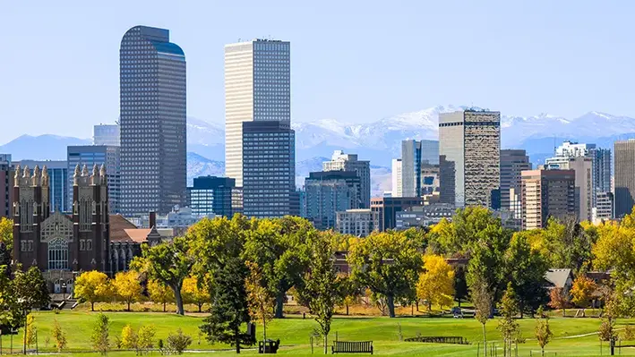 Colorado_city_view_with_tall_buildings