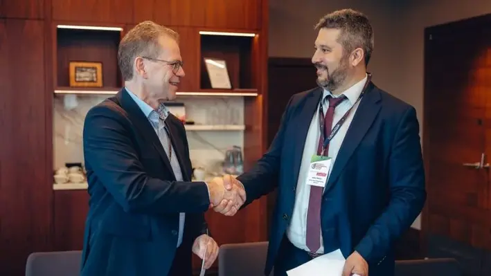 Members_shaking_hands